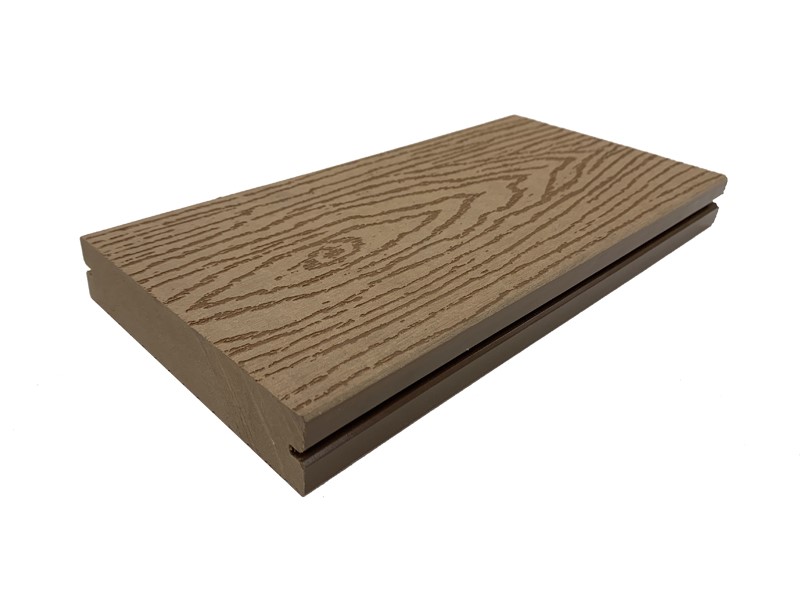 WPC decking board ya maanyi okusinga embaawo?